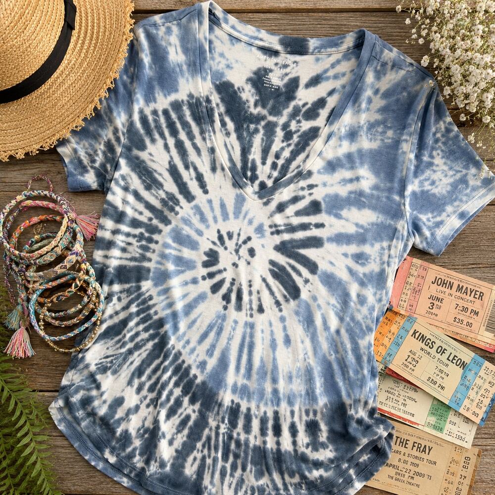 American Eagle Soft & Sexy Blue Tie Dye V-Neck Tee Small